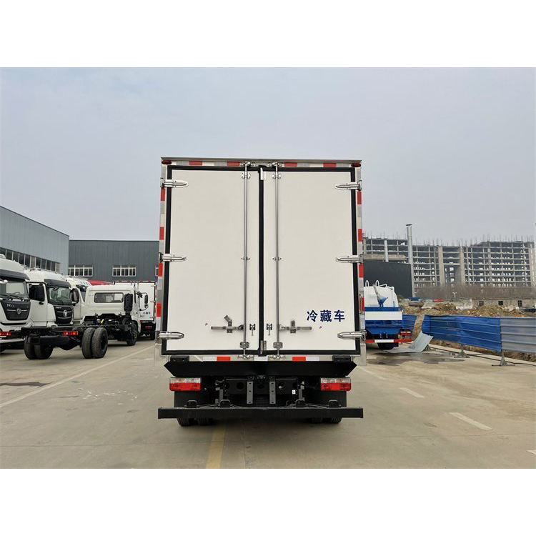 Dongfeng 5t Refrigerator Truck